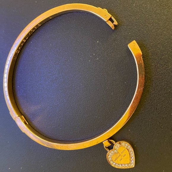 MICHAEL KORS Gold-Tone Bangle with MK Heart Charm - Picture 4 of 5